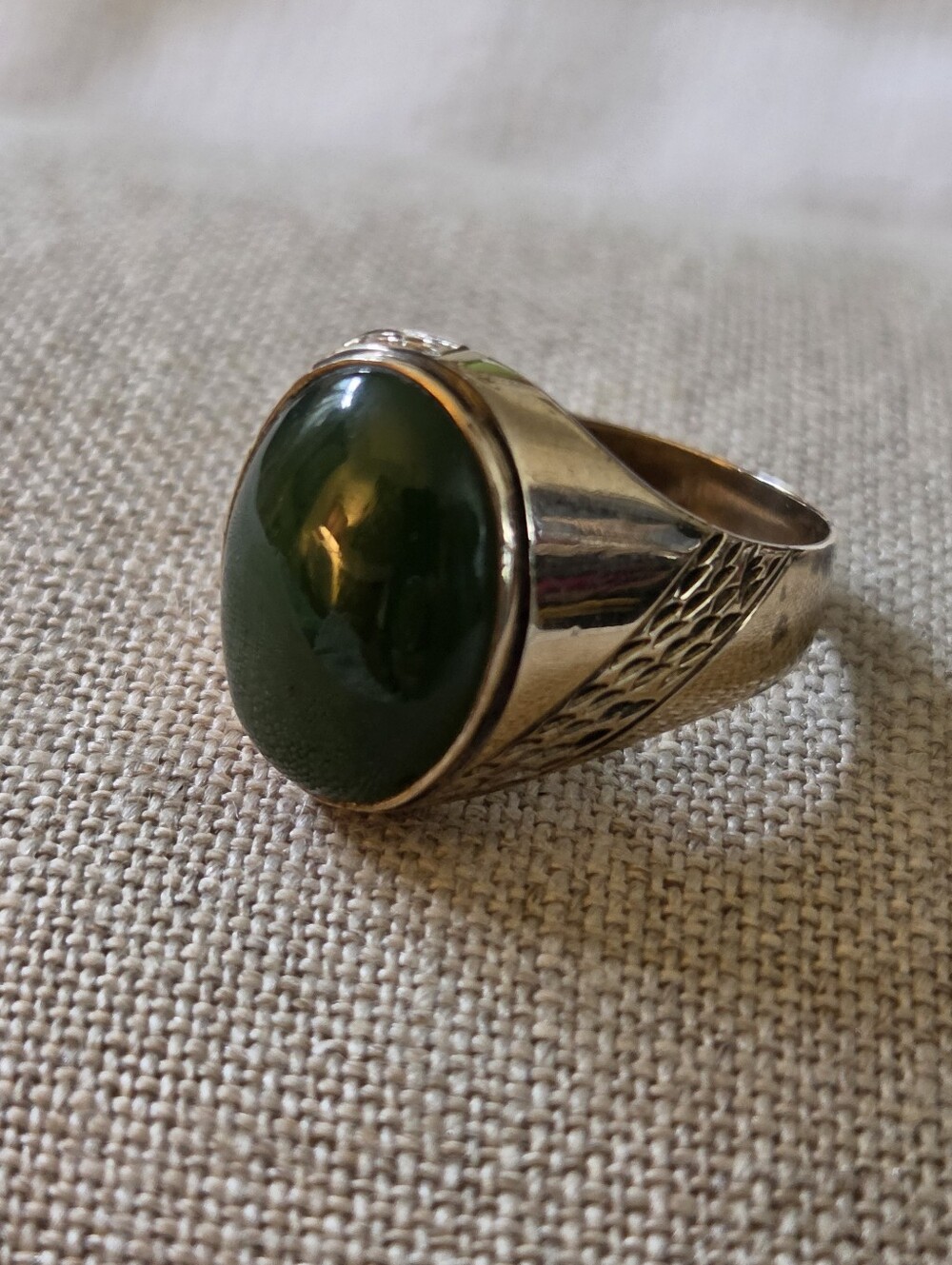 Vintage 9kt(375) GOLD & JADE RING